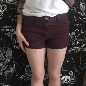 ✨AEO maroon shorts✨